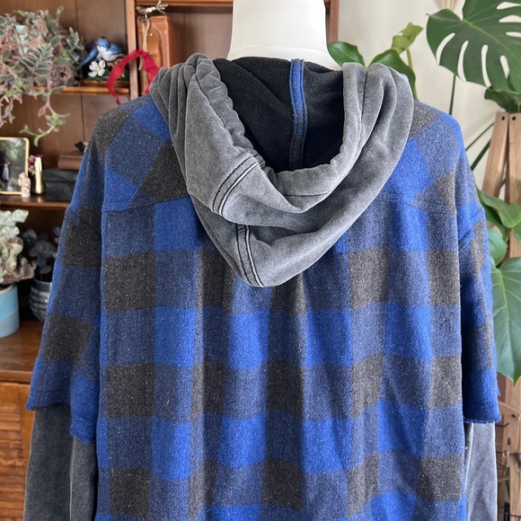 Oli & Hali Blue and Charcoal Gray Plaid Flannel Distressed Shacket Hooded Jacket - Picture 9 of 14